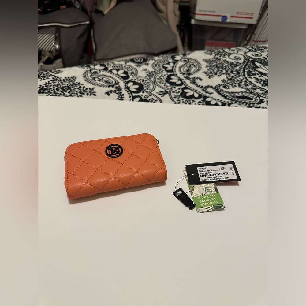 BADGLEY MISCHKA Quilted Zip Wallet - Orange